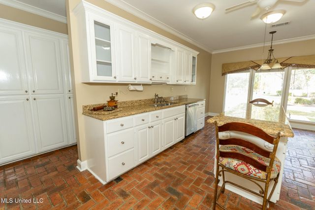 14188 Longwood Circle, D'iberville, MS 39540