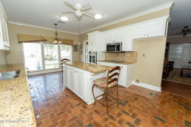 14188 Longwood Circle, D'iberville, MS 39540