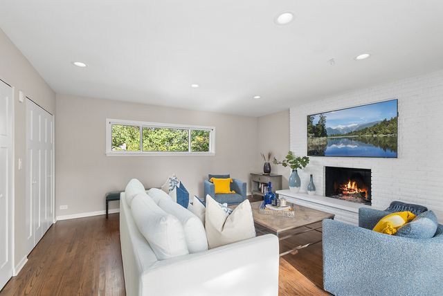 6221 Linden Lane, La Grange Highlands, IL 60525