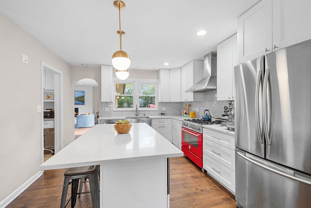 6221 Linden Lane, La Grange Highlands, IL 60525