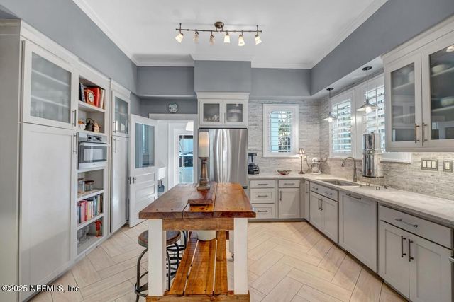 1880 EDGEWOOD Avenue S, Jacksonville, FL 32205