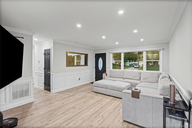 492 Connetquot Avenue, Islip Terrace, NY 11752