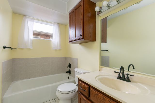 3721 35TH Street 4, Moline, IL 61265