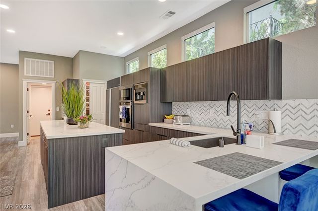9005 Robinson Ridge Drive, Las Vegas, NV 89117