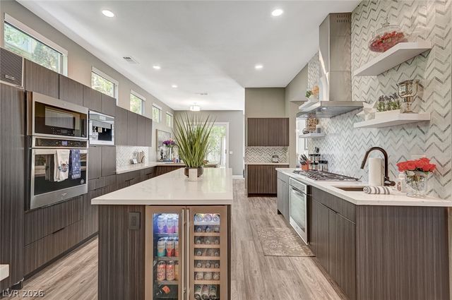 9005 Robinson Ridge Drive, Las Vegas, NV 89117