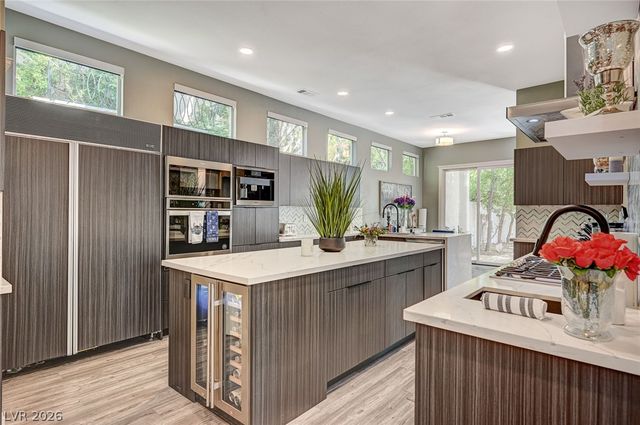 9005 Robinson Ridge Drive, Las Vegas, NV 89117