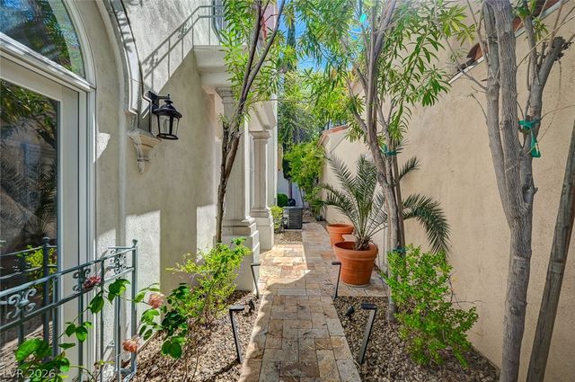 9005 Robinson Ridge Drive, Las Vegas, NV 89117
