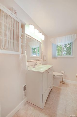 43475 Deborah Drive, Sterling Heights, MI 48313