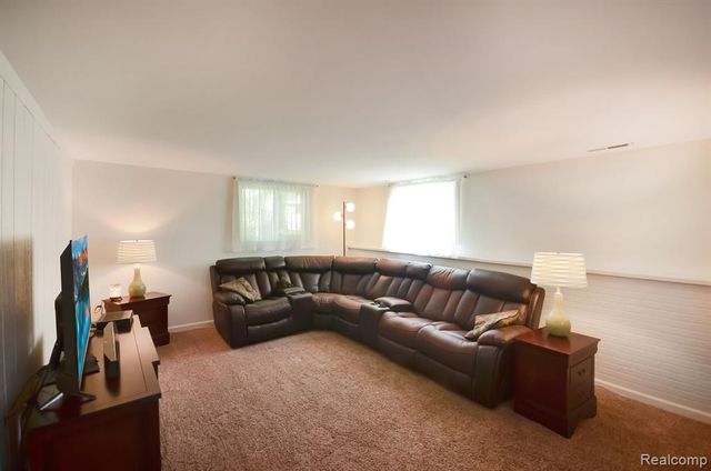 43475 Deborah Drive, Sterling Heights, MI 48313