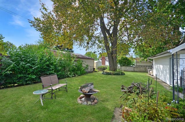 43475 Deborah Drive, Sterling Heights, MI 48313