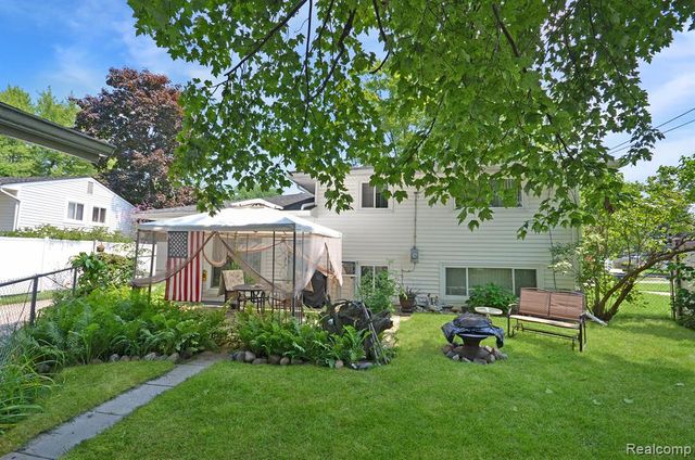 43475 Deborah Drive, Sterling Heights, MI 48313