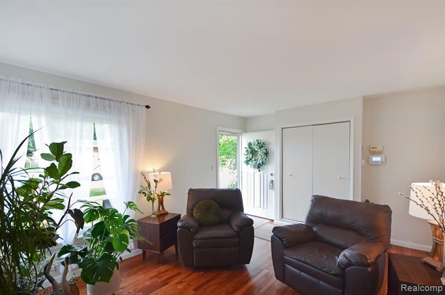 43475 Deborah Drive, Sterling Heights, MI 48313