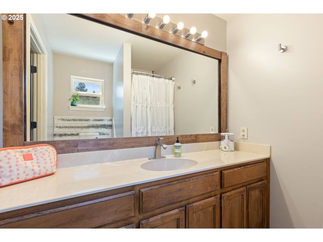 187 HACKETT Ln, Riddle, OR 97469