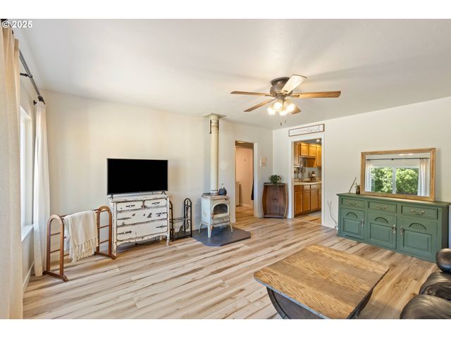 187 HACKETT Ln, Riddle, OR 97469