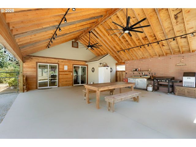 187 HACKETT Ln, Riddle, OR 97469