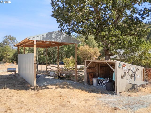 187 HACKETT Ln, Riddle, OR 97469