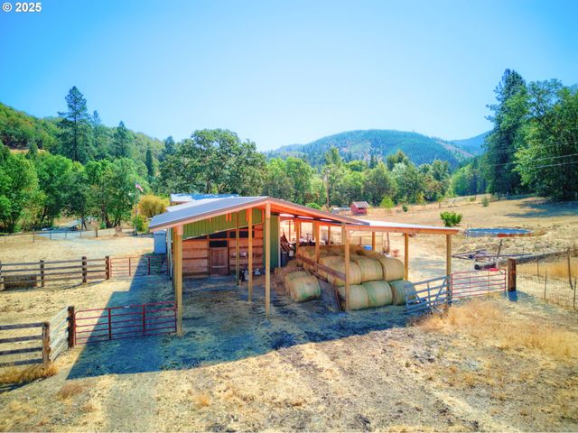 187 HACKETT Ln, Riddle, OR 97469