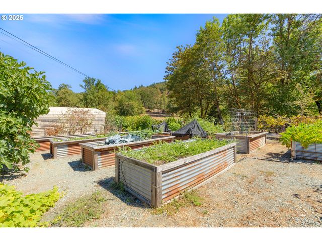 187 HACKETT Ln, Riddle, OR 97469