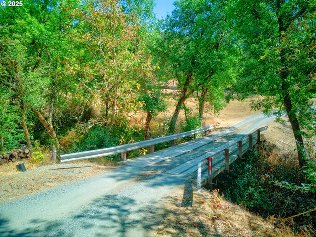 187 HACKETT Ln, Riddle, OR 97469