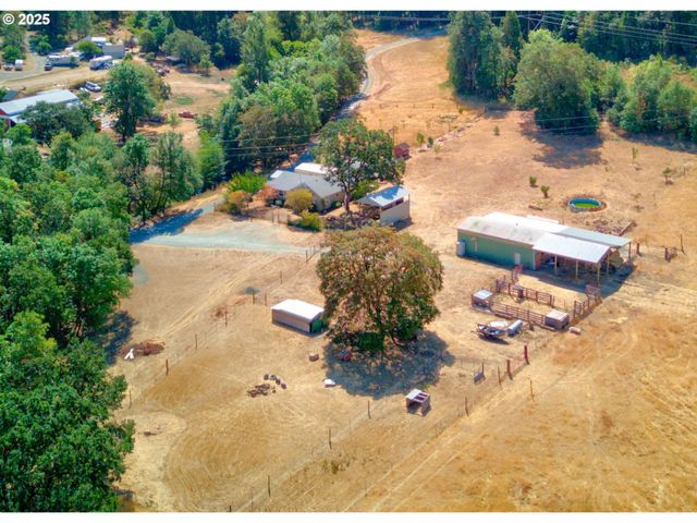 187 HACKETT Ln, Riddle, OR 97469