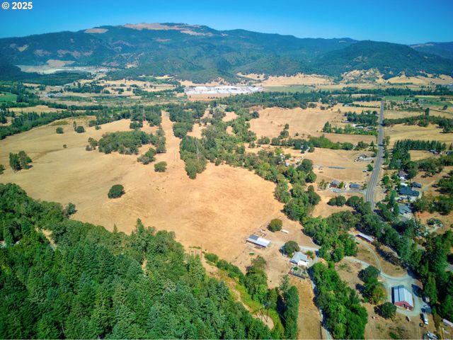 187 HACKETT Ln, Riddle, OR 97469