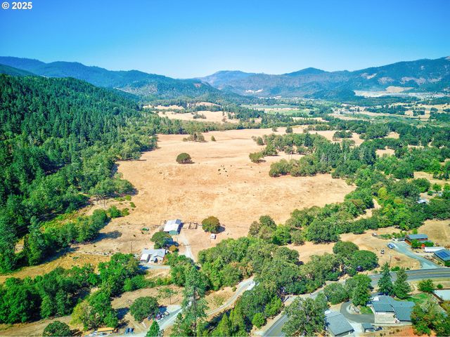 187 HACKETT Ln, Riddle, OR 97469