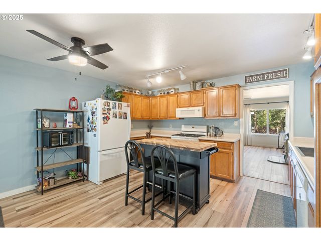 187 HACKETT Ln, Riddle, OR 97469