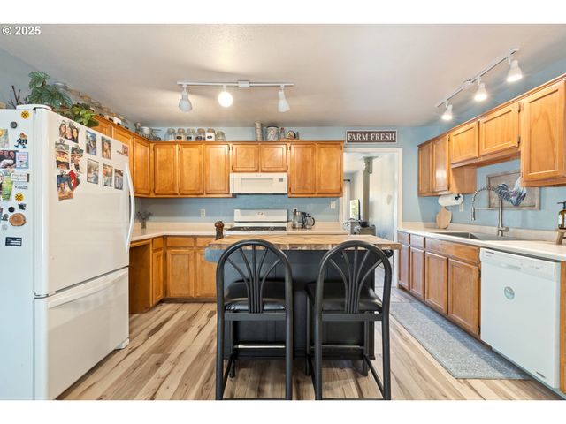 187 HACKETT Ln, Riddle, OR 97469