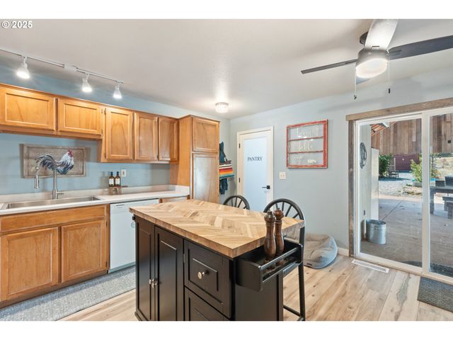 187 HACKETT Ln, Riddle, OR 97469