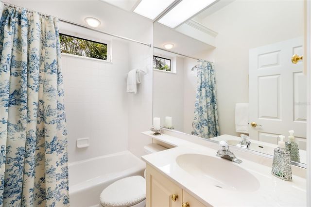 7058 TWIN HILLS TERRACE, Lakewood Ranch, FL 34202