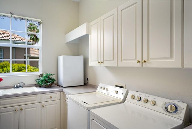 7058 TWIN HILLS TERRACE, Lakewood Ranch, FL 34202