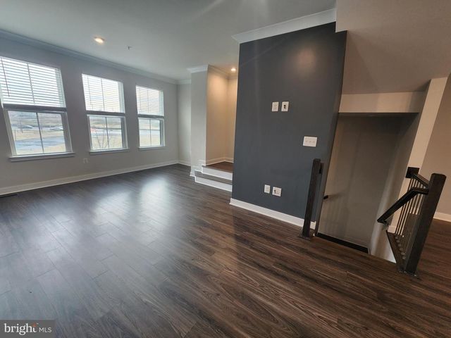 2823 TOLES PARK DR, Suitland, MD 20746