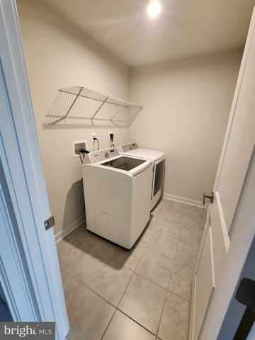 2823 TOLES PARK DR, Suitland, MD 20746