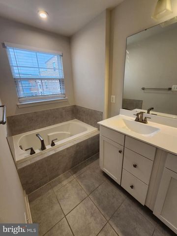 2823 TOLES PARK DR, Suitland, MD 20746