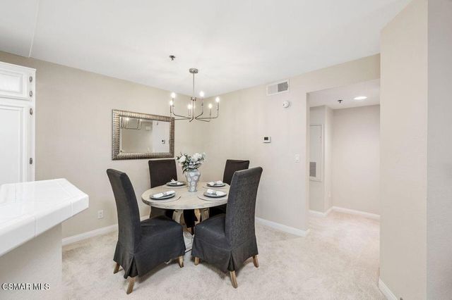 697 Sutton Crest Trail 302, Oak Park, CA 91377