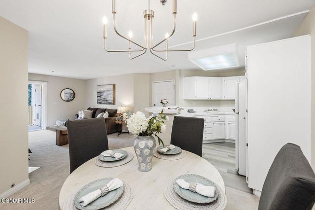 697 Sutton Crest Trail 302, Oak Park, CA 91377