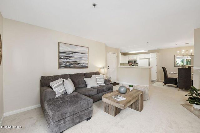 697 Sutton Crest Trail 302, Oak Park, CA 91377