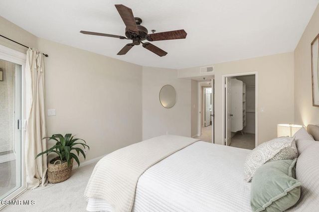 697 Sutton Crest Trail 302, Oak Park, CA 91377