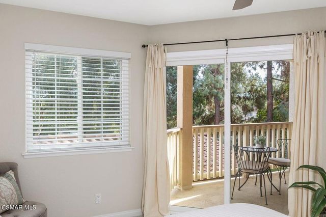 697 Sutton Crest Trail 302, Oak Park, CA 91377