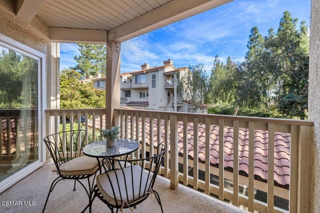 697 Sutton Crest Trail 302, Oak Park, CA 91377