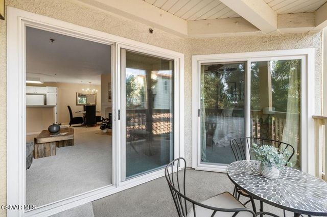 697 Sutton Crest Trail 302, Oak Park, CA 91377