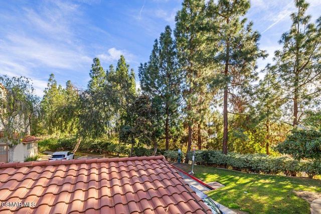 697 Sutton Crest Trail 302, Oak Park, CA 91377