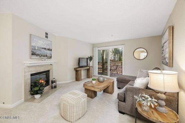 697 Sutton Crest Trail 302, Oak Park, CA 91377