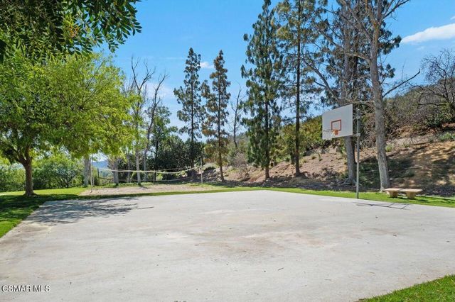 697 Sutton Crest Trail 302, Oak Park, CA 91377