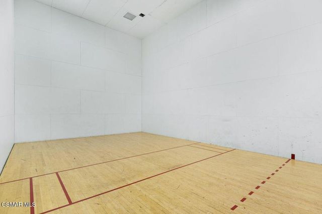 697 Sutton Crest Trail 302, Oak Park, CA 91377