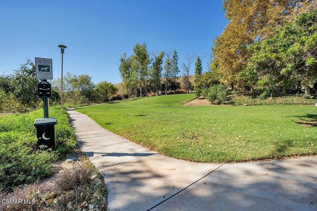 697 Sutton Crest Trail 302, Oak Park, CA 91377