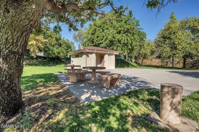 697 Sutton Crest Trail 302, Oak Park, CA 91377