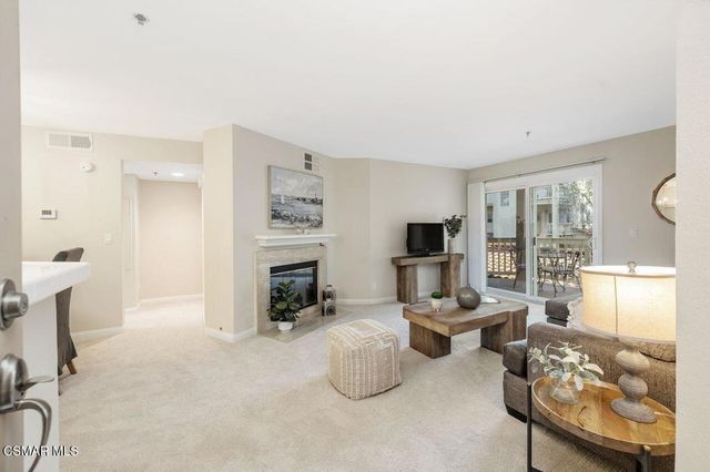 697 Sutton Crest Trail 302, Oak Park, CA 91377