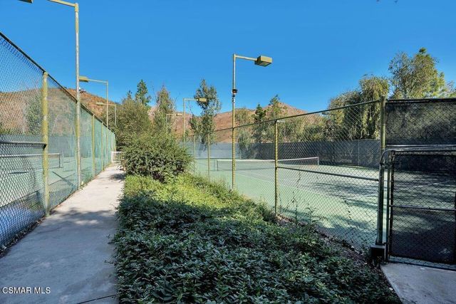 697 Sutton Crest Trail 302, Oak Park, CA 91377