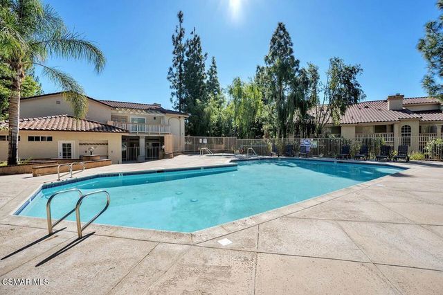 697 Sutton Crest Trail 302, Oak Park, CA 91377